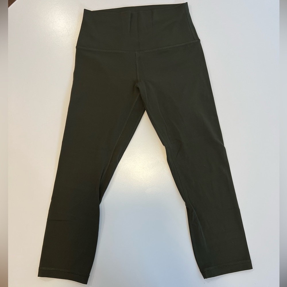 lululemon Align™ High-Rise Capri 21". Size 6.